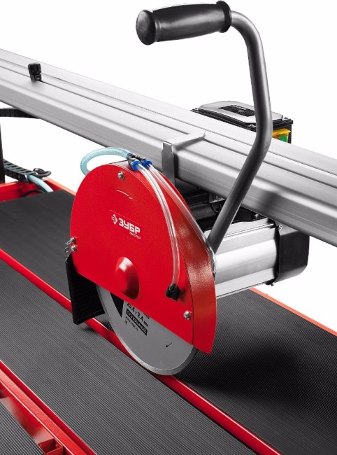 Электроплиткорез ЗУБР "МАСТЕР", длина реза 1200 мм, диск 300 мм, глубина реза 90°-65мм/45°-40 мм, стол 1260x468 мм, 1500Вт,  ( ЭП-300-1500C )