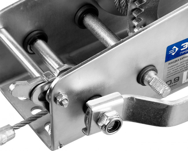 Лебедка ручная барабанная ЗУБР "ПРОФЕССИОНАЛ", тяговая, тросовая, 0.9 т, 8 м,  ( 43113-0.9_z01 )