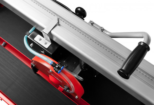 Электроплиткорез ЗУБР "МАСТЕР", длина реза 920 мм, диск 200 мм, глубина реза 90°-32мм/45°-28мм, стол 960x400 мм, 1000Вт,  ( ЭП-200-1000С )