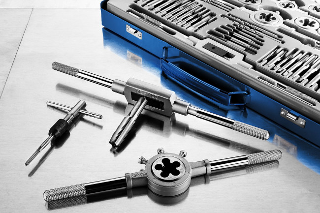 Набор метчиков и плашек ЗУБР "ПРОФЕССИОНАЛ", сталь Р6М5, 65 предметов,  ( 28110-H65 )