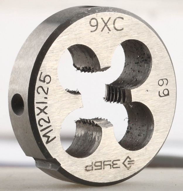 Плашка ЗУБР "МАСТЕР" круглая ручная для нарезания метрической резьбы, мелкий шаг, М12 x 1,25  ,  ( 4-28022-12-1.25 )