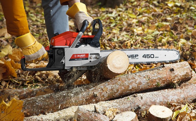 Пила цепная бензиновая, ЗУБР ПБЦ-М560 45П, хромир. цилиндр, праймер, 54,6 см3 (2,1 кВт), шина 45 см, 11500 об/мин,  ( ПБЦ-М560 45П )