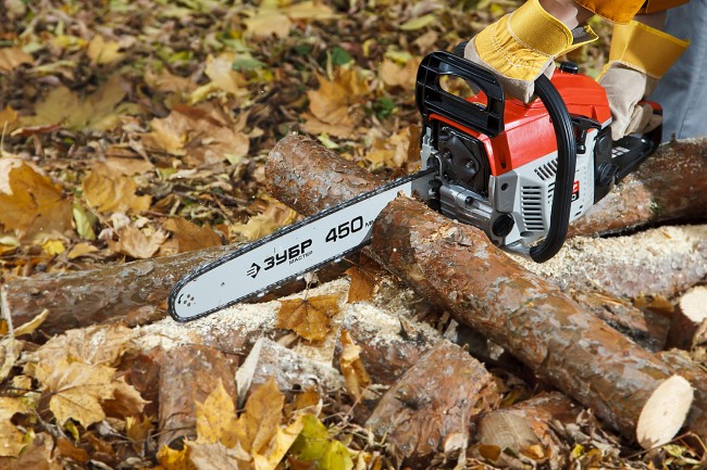 Пила цепная бензиновая, ЗУБР ПБЦ-М560 45П, хромир. цилиндр, праймер, 54,6 см3 (2,1 кВт), шина 45 см, 11500 об/мин,  ( ПБЦ-М560 45П )