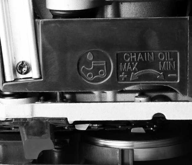 Пила цепная бензиновая, ЗУБР Профессионал ПБЦ-560 45ДП, хромир. цилиндр, праймер, декомпрессионный клапан, 56 см3 (2,4 кВт), шина 45 см, 12500 об/мин,  ( ПБЦ-560 45ДП )