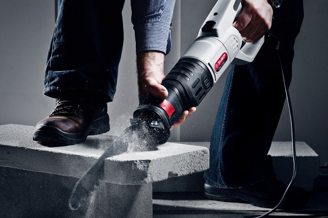 Пила сабельная (электроножовка), ЗУБР ЗПС-1400 Э, 1400 Вт, 0-2800 ход/мин, рез 255 мм (дерево), 20 мм (сталь), ход штока 32 мм, маятник. ход,  ( ЗПС-1400 Э )