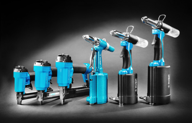 Заклепочник ЗУБР пневматический, корпус из композит материал, для заклепок из нерж стали, 2,4-3,2-4-4,8-6-6,4мм, ( 31287-64 ) Заклепочник ЗУБР пневматический, корпус из композит материал, для заклепок из нерж стали, 2,4-3,2-4-4,8-6-6,4мм, ( 31287-64 )