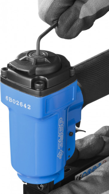 Степлер пневматический для скоб тип 53F (10-22 мм) и тип 140 (10-14 мм), ЗУБР Профессионал, ( 3190 ) Степлер пневматический для скоб тип 53F (10-22 мм) и тип 140 (10-14 мм), ЗУБР Профессионал, ( 3190 )