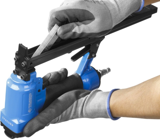 Степлер пневматический для скоб тип 53F (10-22 мм) и тип 140 (10-14 мм), ЗУБР Профессионал, ( 3190 ) Степлер пневматический для скоб тип 53F (10-22 мм) и тип 140 (10-14 мм), ЗУБР Профессионал, ( 3190 )