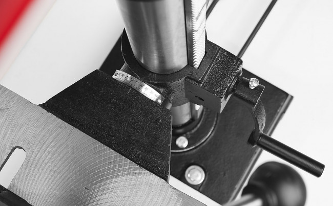 Радиально-сверлильный станок, ЗУБР ЗСС-550, 550Вт, 5ск, патрон 16мм, ход 100мм, посадка В16(МТ2), безоп. выкл-ль, тиски 75х75мм,от шпин.до основ.550мм,  ( ЗСС-550 )