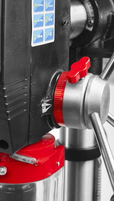 Радиально-сверлильный станок, ЗУБР ЗСС-550, 550Вт, 5ск, патрон 16мм, ход 100мм, посадка В16(МТ2), безоп. выкл-ль, тиски 75х75мм,от шпин.до основ.550мм,  ( ЗСС-550 )