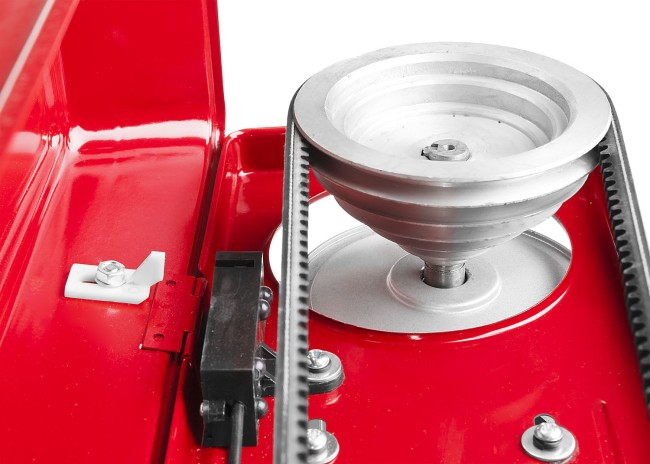 Радиально-сверлильный станок, ЗУБР ЗСС-550, 550Вт, 5ск, патрон 16мм, ход 100мм, посадка В16(МТ2), безоп. выкл-ль, тиски 75х75мм,от шпин.до основ.550мм,  ( ЗСС-550 )